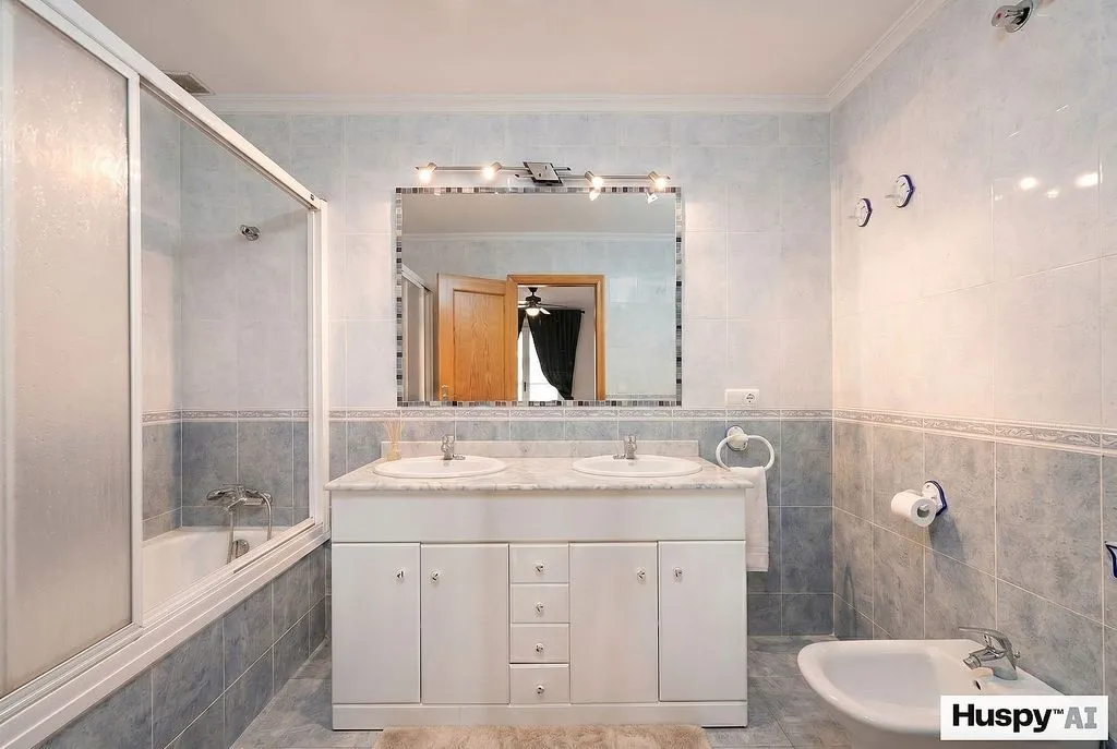 Salles de bain - Terraced House with Balcony in Tibi