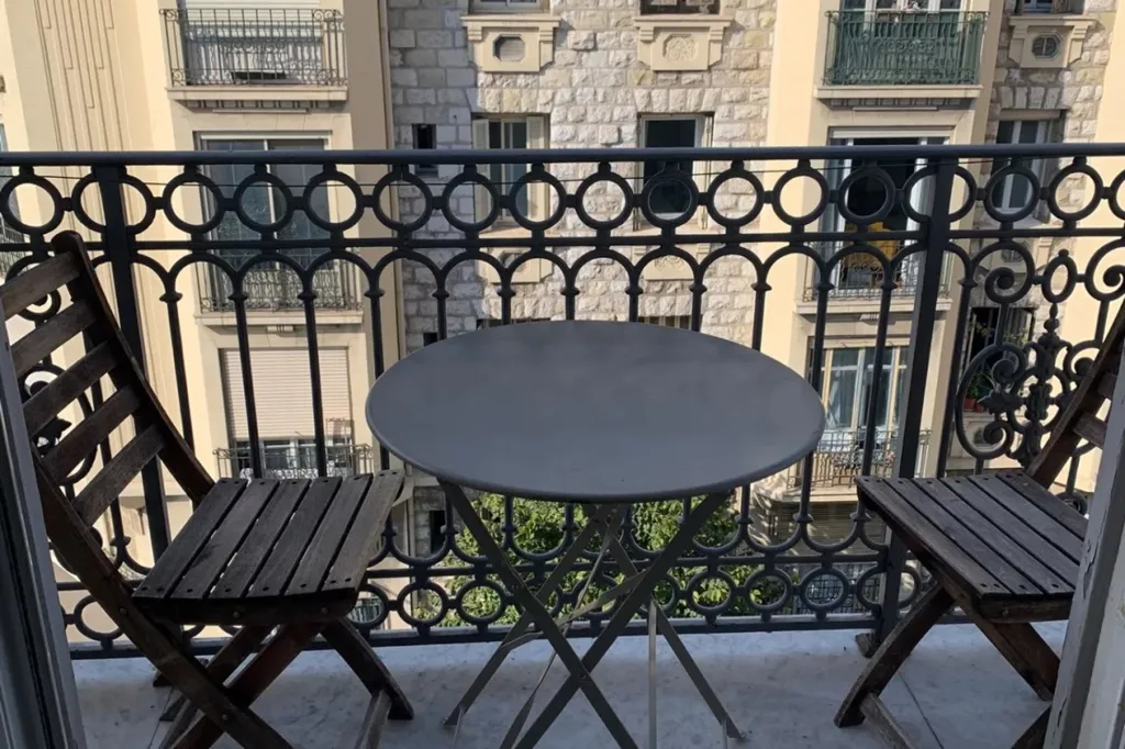 Rõdu - 3-Bedroom Apartment with Balconies in Nice