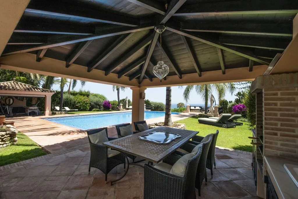 Terrasse - Luxury Villa with Infinity Pool in Sierra Blanca
