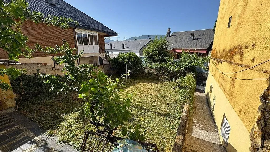 Giardino - Chalet with Two Independent Units in Bembibre
