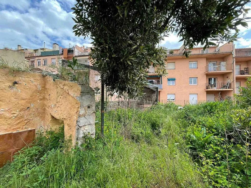 Aed - Stone Semi-detached House with Garden in Moià