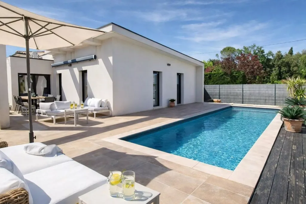 Pool - Family House with Pool in Mazan
