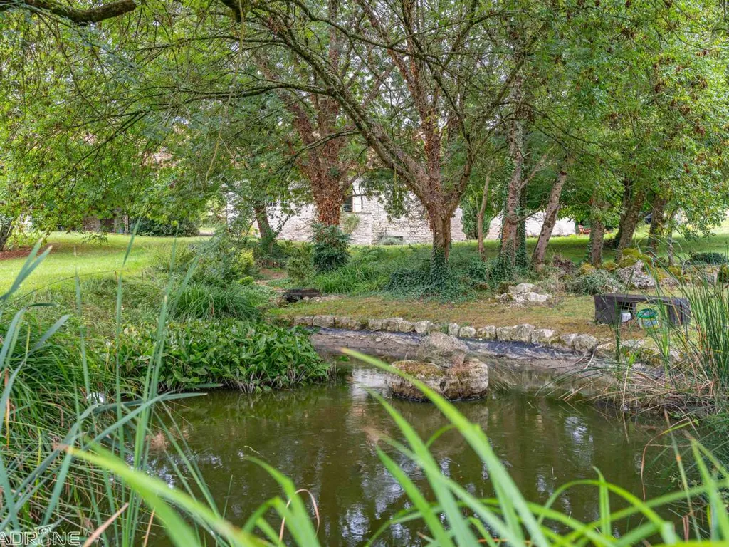 Jardin - Maison Rénovée du 17ème Siècle avec Piscine à Castillonnès