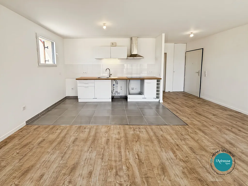 Köök - New 3-Bedroom Apartment with Balcony in Ormoy