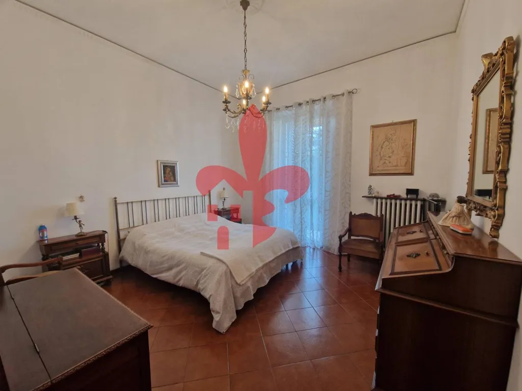 Chambres - 5-Room Apartment with Balcony in Florence