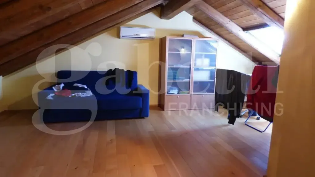Pièces - Rustic Villa with Private Garden in Cavour