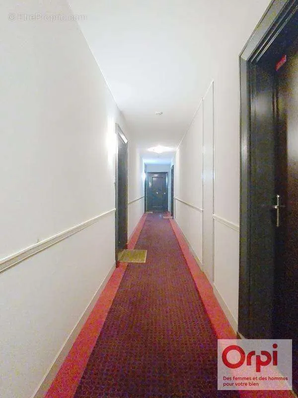 Entrée - Appartement Traversant avec Balcon à Issy-les-Moulineaux