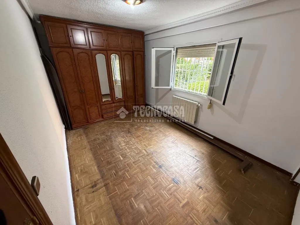 Rooms - Bright Apartment with Garden Views in Usera, Madrid