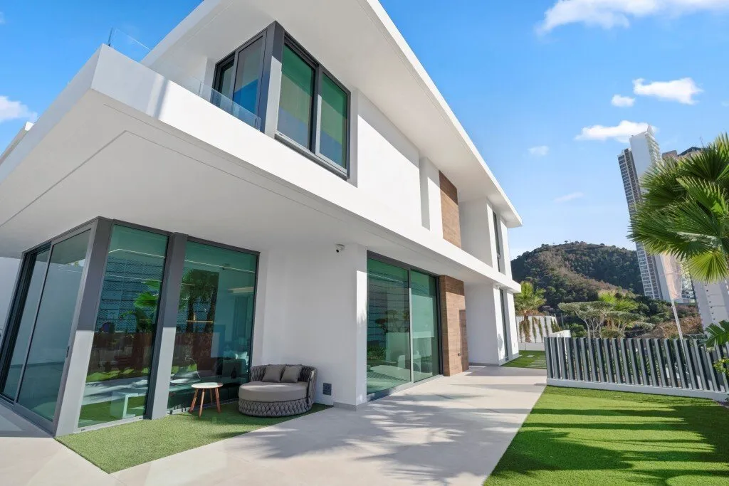 Välivaade - Villa with Seafront Views in Benidorm