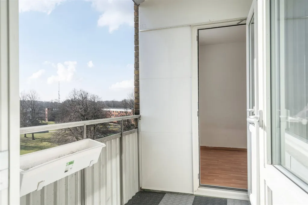 Balcon - Three-bedroom Apartment with South-facing Balcony in Fredriksdal