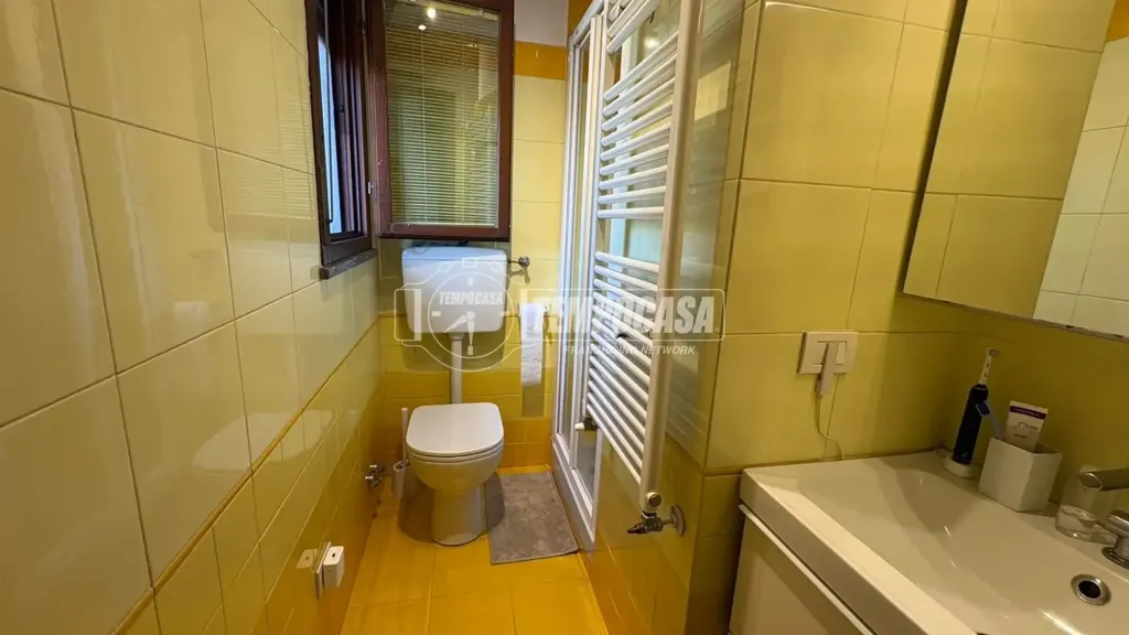Vannitoad - Modernised Three-Room Flat with Balcony in Milan