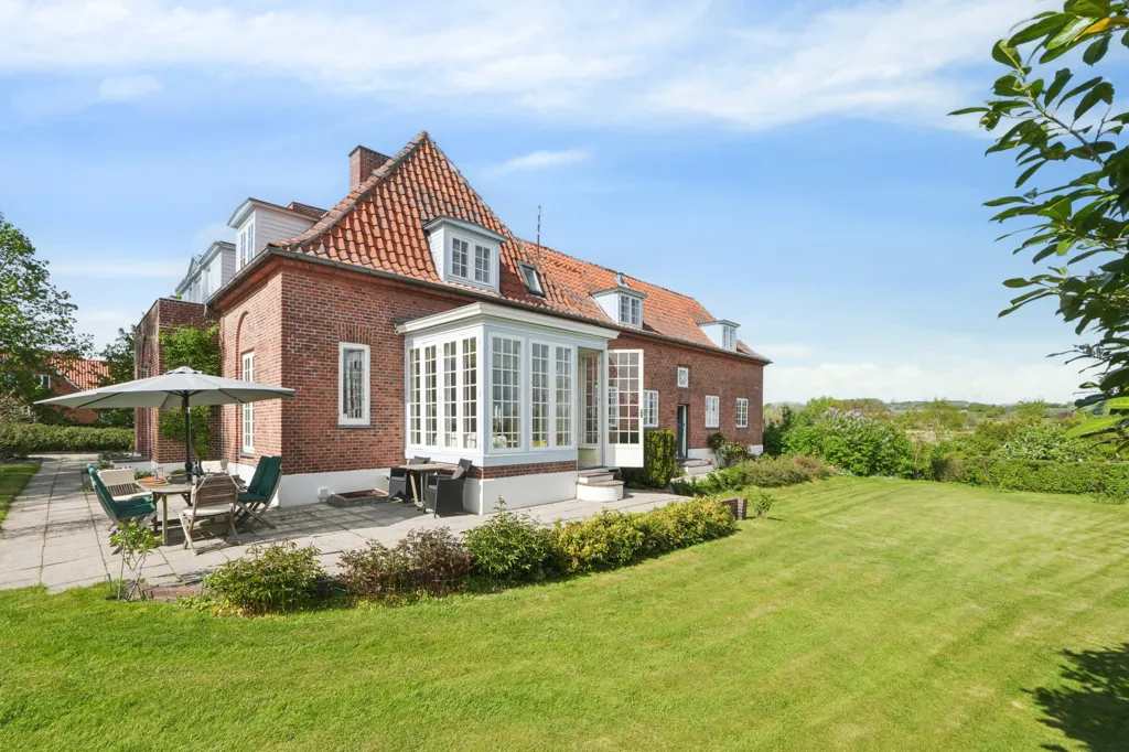 Välivaade - 1927 Villa with Exceptional Light in Klostergade