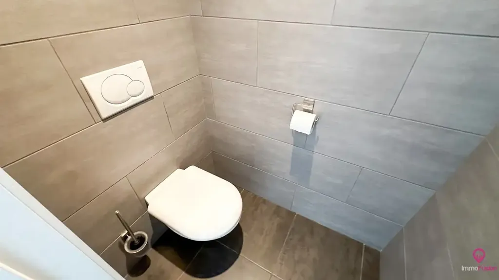 Bathrooms - Mixed-Use Property with Garden in Beringen Centre