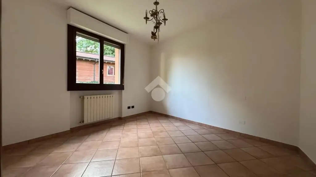 Pièces - Triplex with Balcony in Capralba