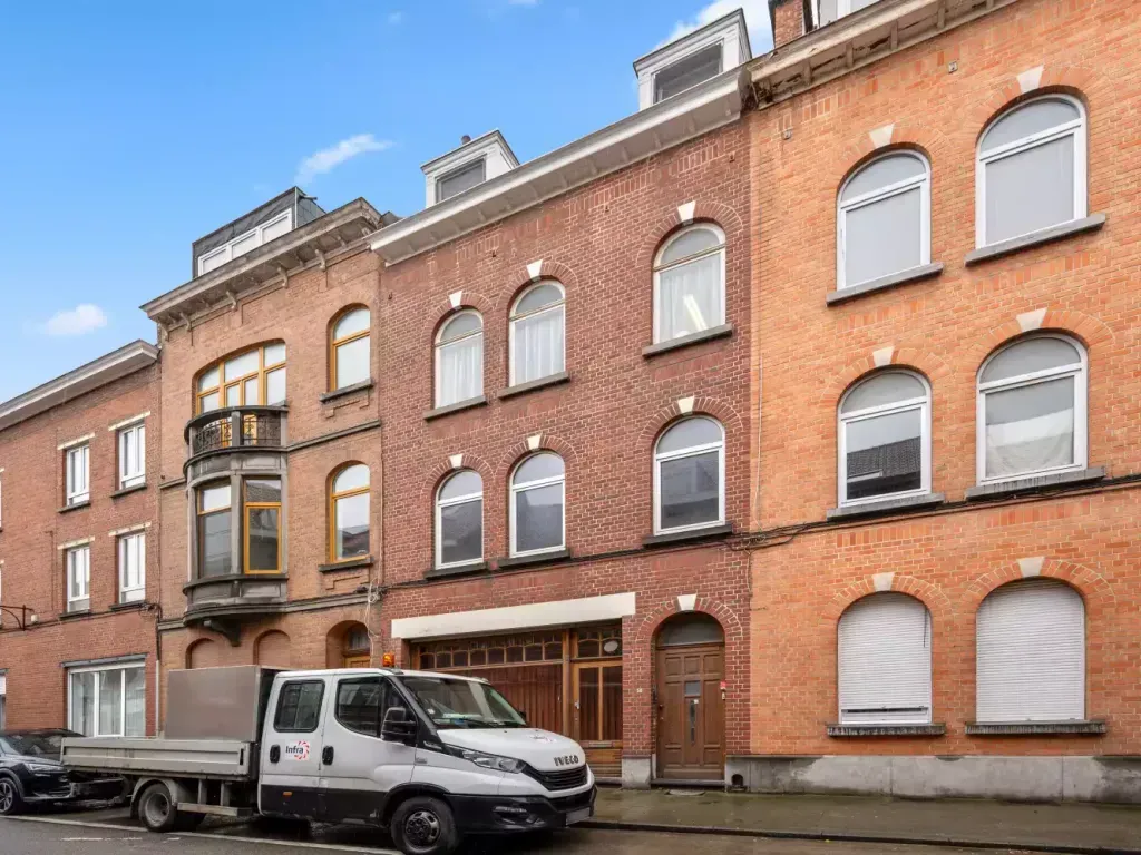 Välivaade - Mixed-Use Property with Commercial Space in Evere