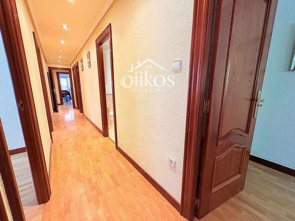 Esik - Apartment with Garage in Salesas