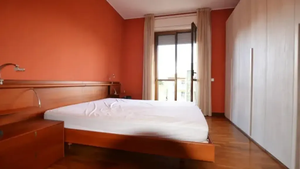 Chambres - Rearfacing Apartment with Balcony in Biella