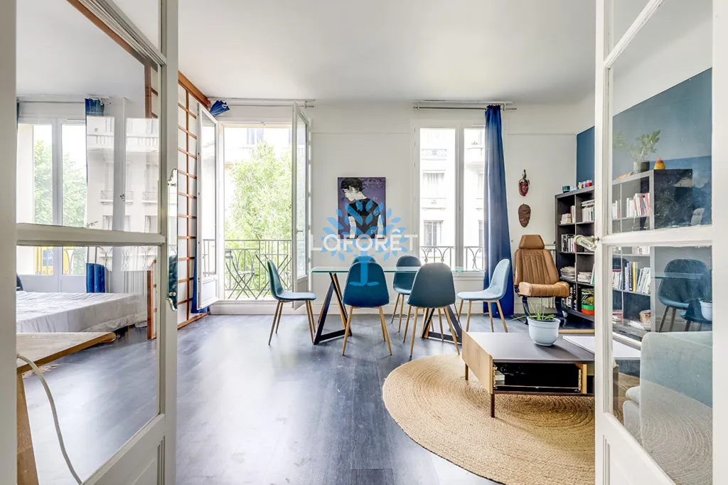Elutuba - 2-Bedroom Parisian Flat with Balcony
