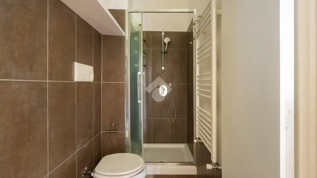 Salles de bain - Rustic Flat with Balcony in Prato Centenaro, Milan