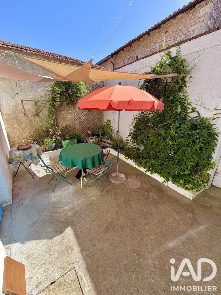 Giardino - Artistic Townhouse with Courtyard in Saint-Savin