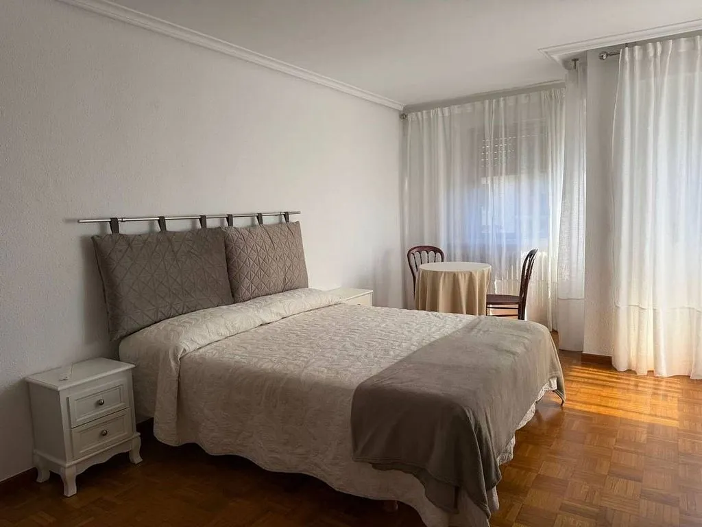 Chambres - Furnished Flat with Balcony in Central Location