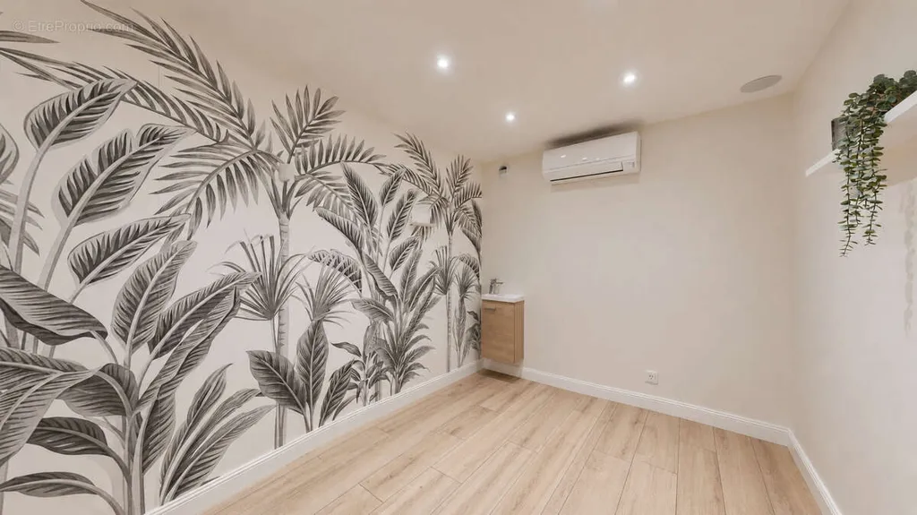 Chambres - Local Commercial Loué avec Visibilité à Bayonne