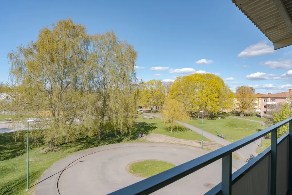 Balcony - Corner Apartment with Park View in Norrköping