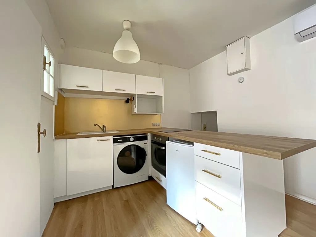 Köök - Charming 2-Bedroom Apartment in Clairmarais, Reims