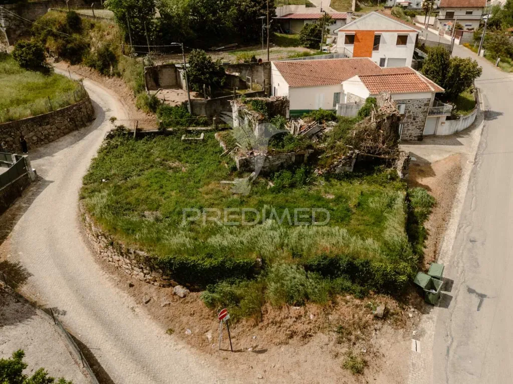 Õhuvaade - Ruin Site with Monastery View in Pombeiro