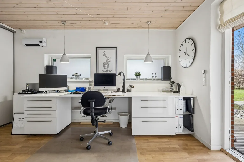 Bureau - Murstensvilla with Garage in Førslev