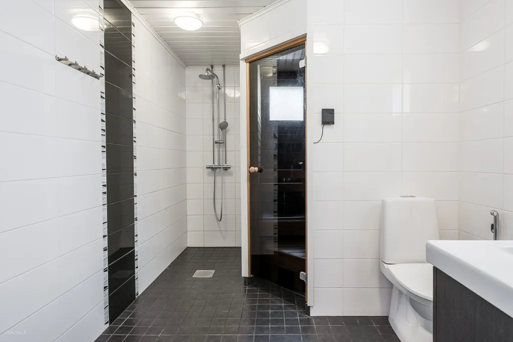 Vannitoad - Modernised Townhouse with Sauna in Järvenpää