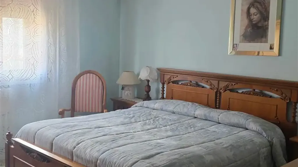 Bedrooms - Six-Bedroom Apartment with Terrace in Prato