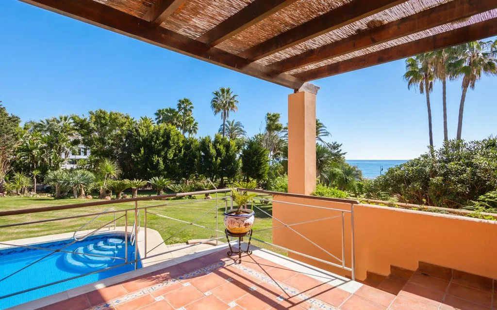 Terrasse - Beachfront Villa with Pool in Estepona