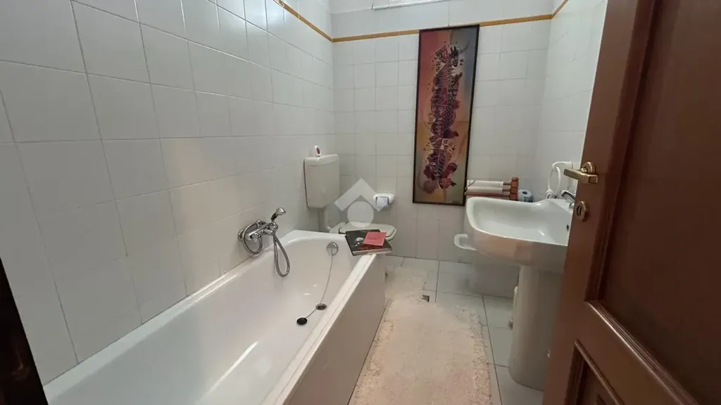 Salles de bain - Independent House with Balcony in Samone