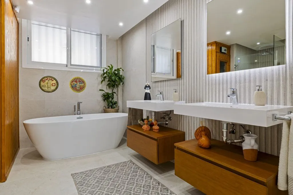 Bathrooms - Luxury Townhouse with Pool in Marbella