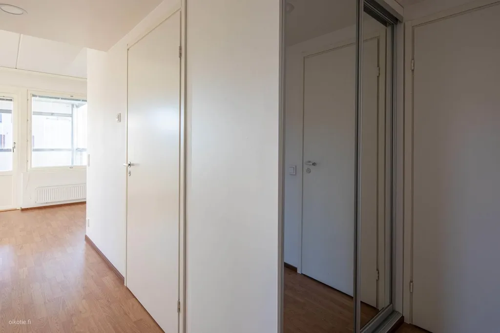Entrée - Bright Apartment with Balcony in Rekola, Vantaa