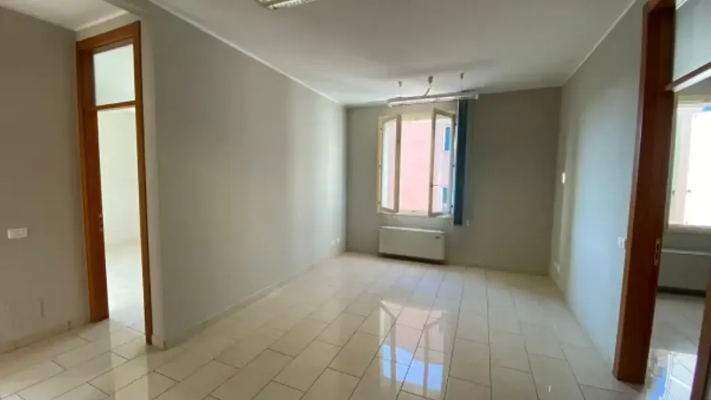 Toad - Converted Office to Apartment in Vignola Centre