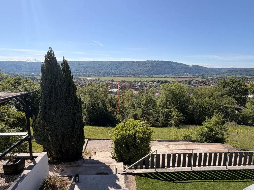 Jardin - Maison Individuelle avec Vue à Thise