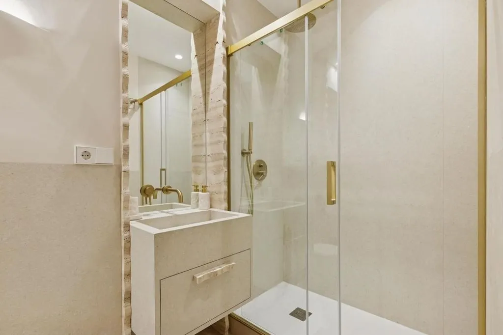 Vannitoad - Luxury Flat with Furnished Interior in Madrid