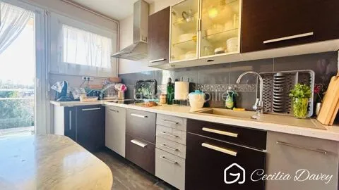 Cuisine - Appartement Traversant avec Balcon au Cœur de Sens