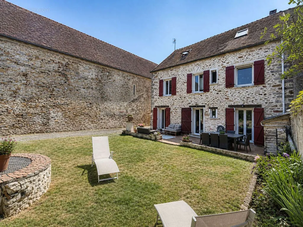 Giardino - Stone House with Large Garden in Countryside