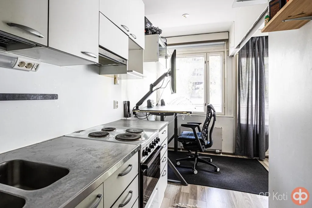 Köök - Bright Studio with Balcony in City Centre