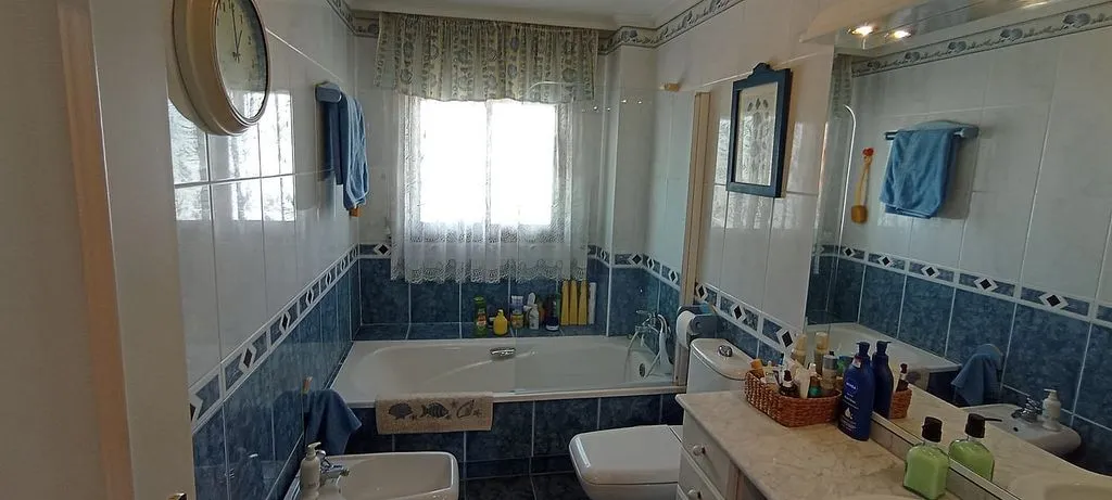 Bathrooms - Chalet with Pool and Terrace in Simancas
