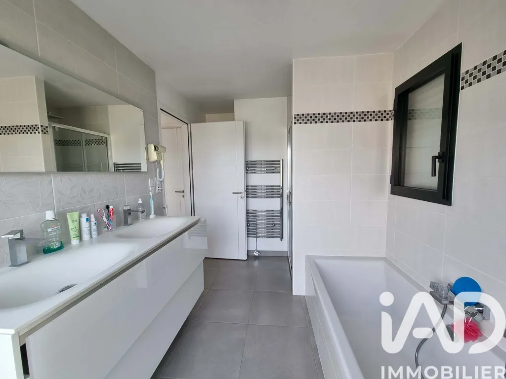 Bathrooms - Modern House with Terraces in Pontivy