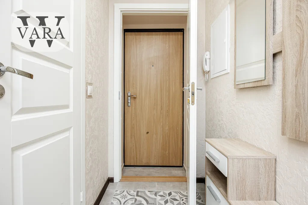 hallway_entrance
