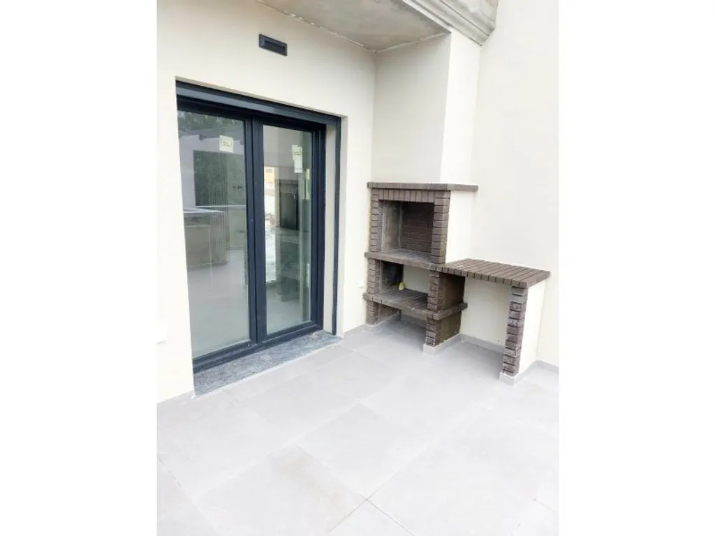 Terrass - New 4-Bed Villa with Pool in Seixal