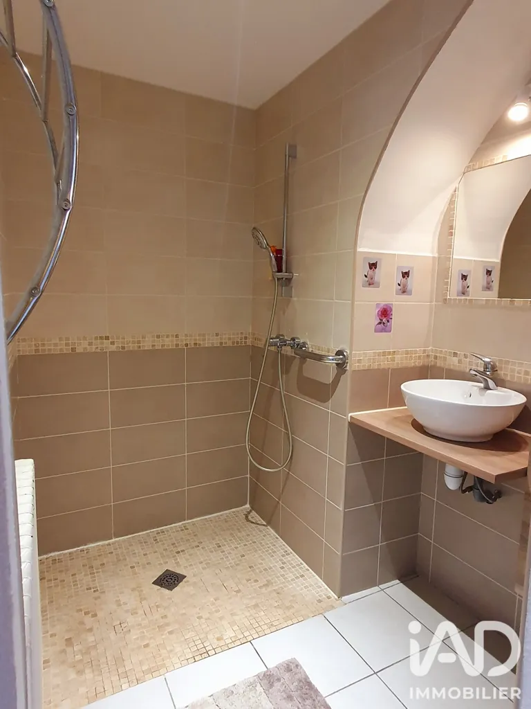 Salles de bain - Appartement en Rez-de-Chaussée avec Terrasse à La Tour-sur-Orb