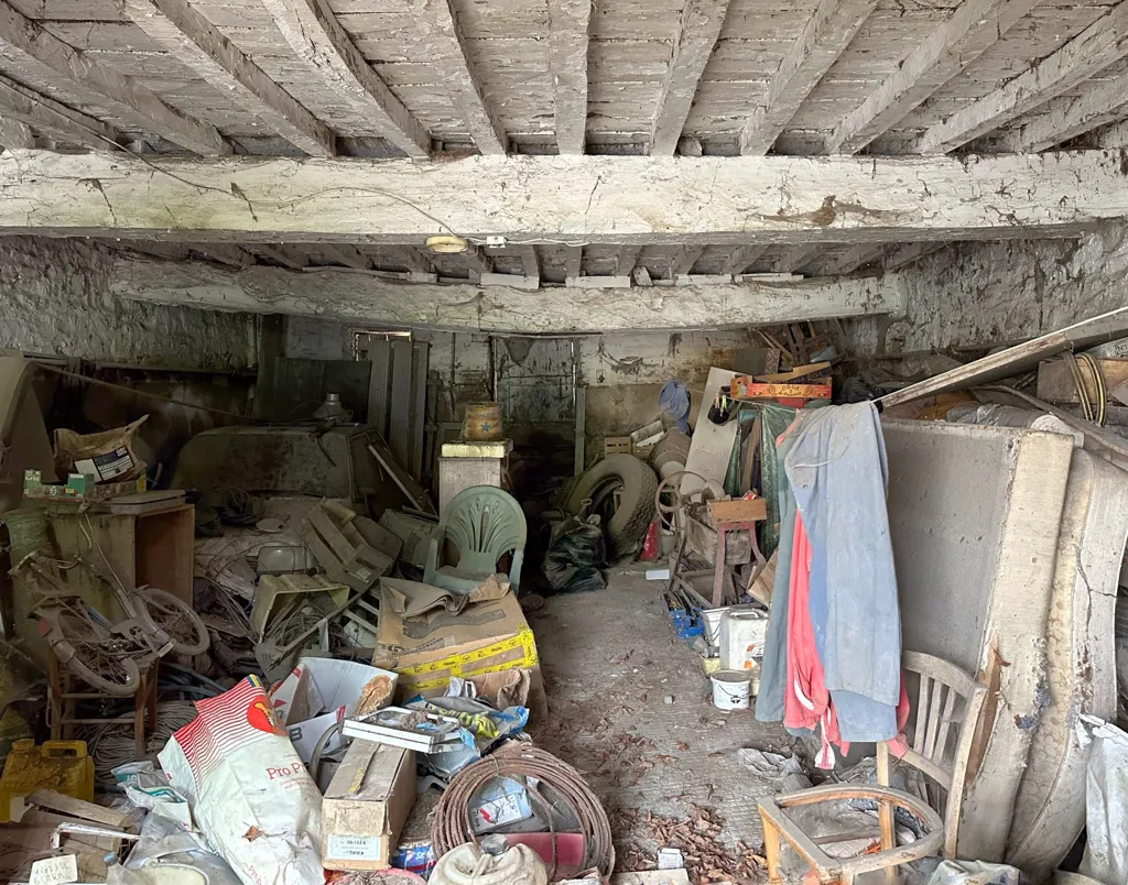Buanderie - Bâtisse à Rénover à Poligné, Proche Commerces