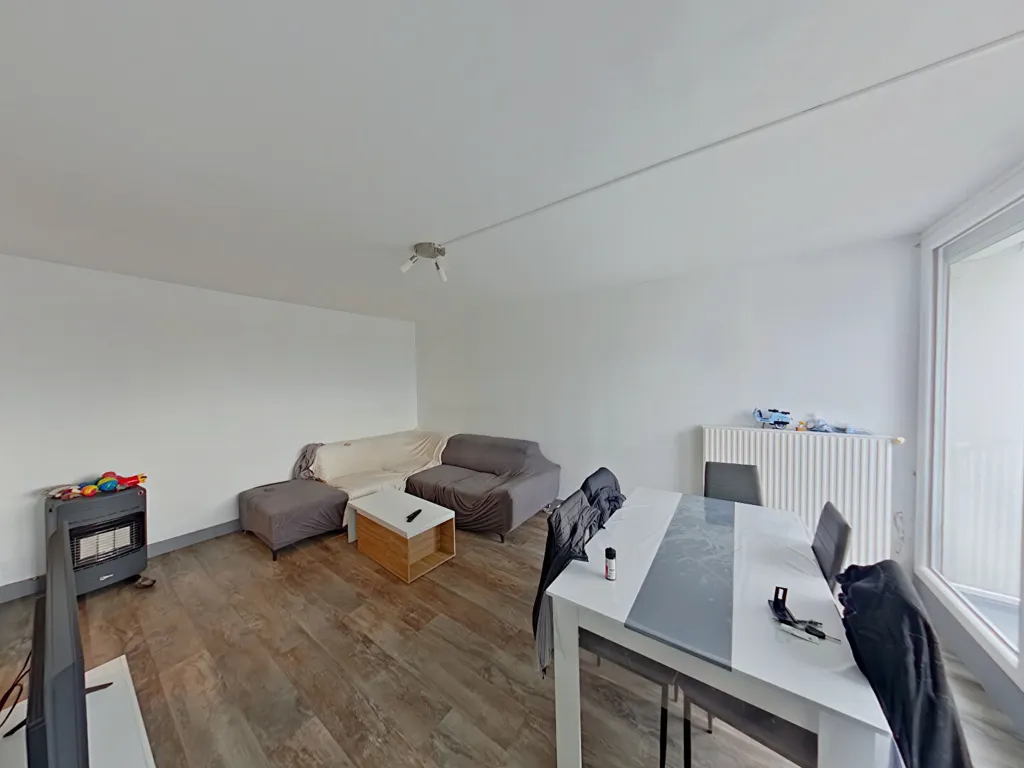Elutuba - 3-Bed Apartment with West View in Châtellerault
