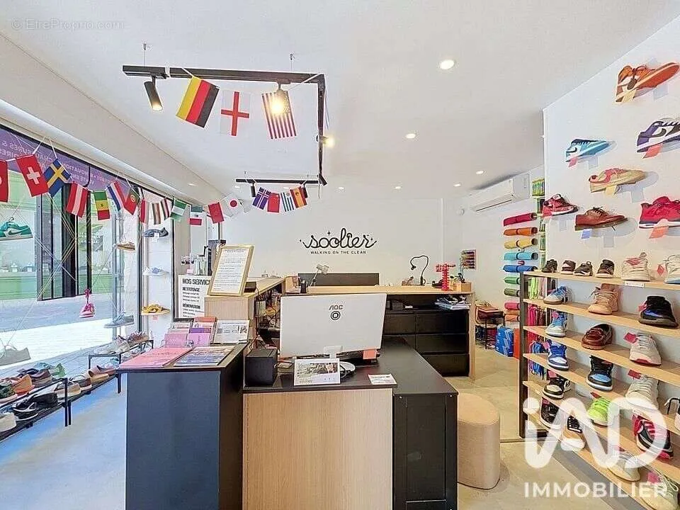 Stanze - Boutique with Digital Display in Toulon Centre
